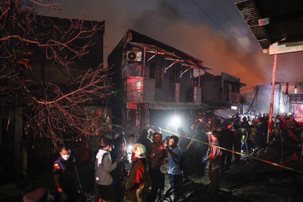 incendio giacarta