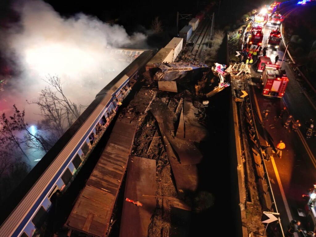 incidente scontro treni grecia