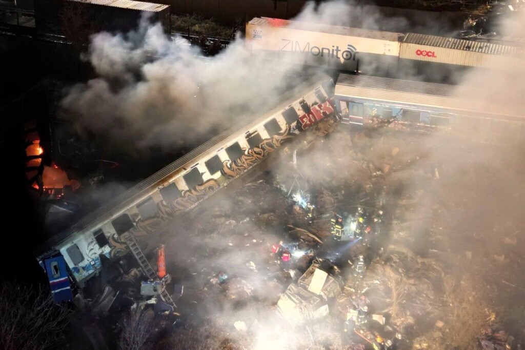 incidente scontro treni grecia