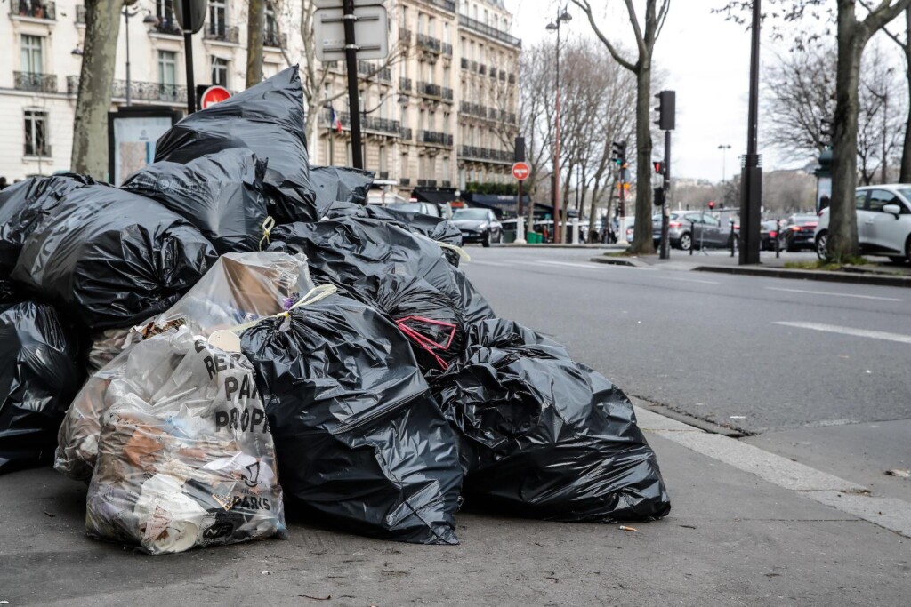 rifiuti parigi