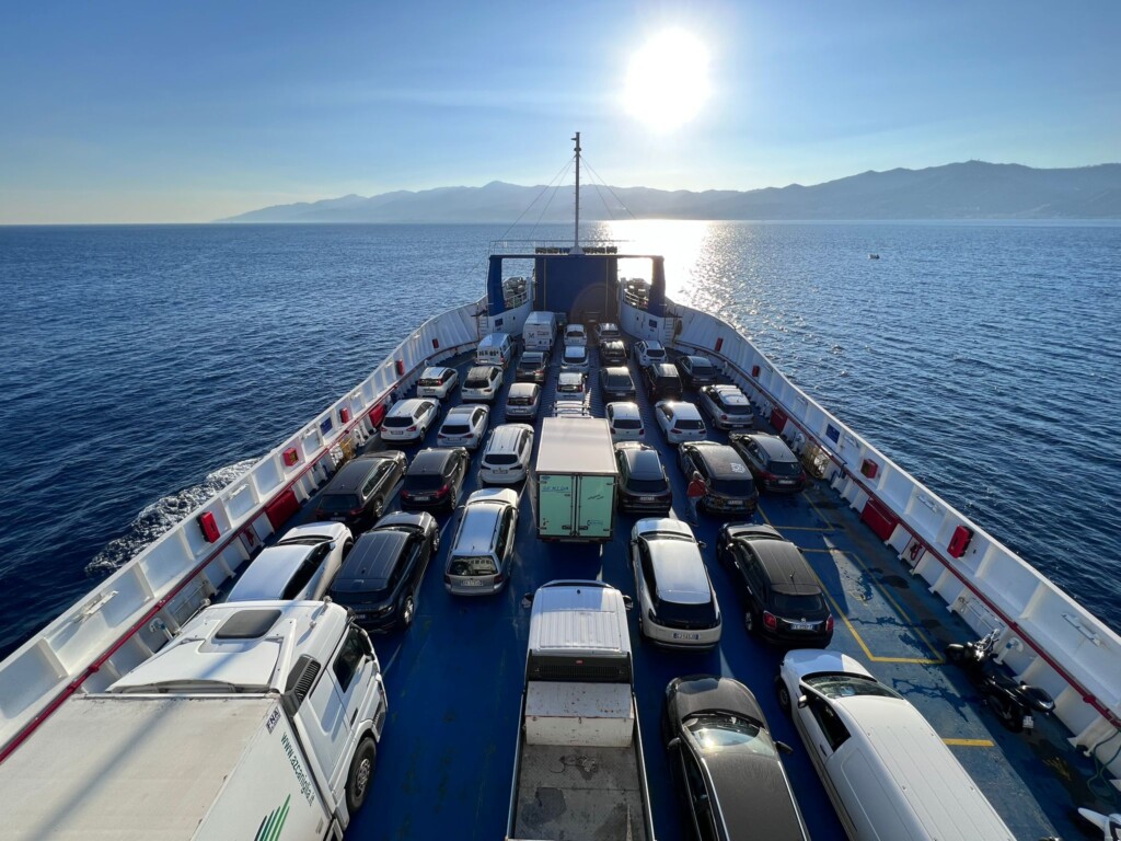 traghetto stretto di messina