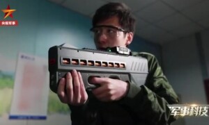 cina pistola elettromagnetica