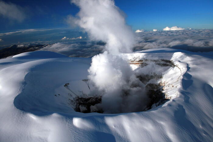 Colombia raises the alert level of the Nevado del Ruiz volcano to orange