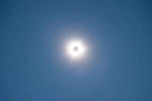 eclissi solare ibrida australia