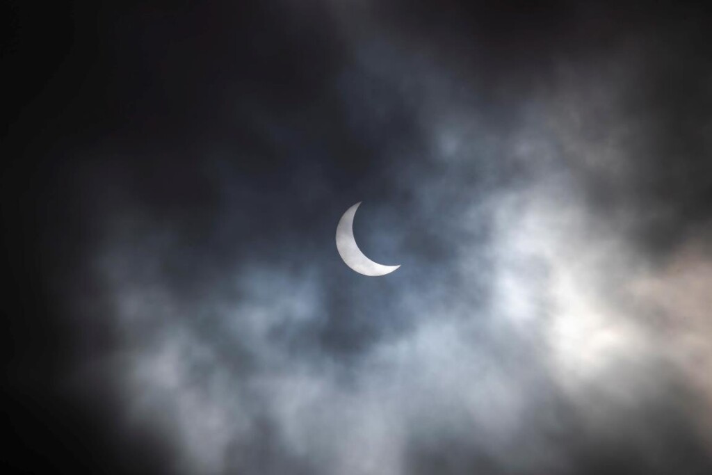 eclissi solare ibrida indonesia