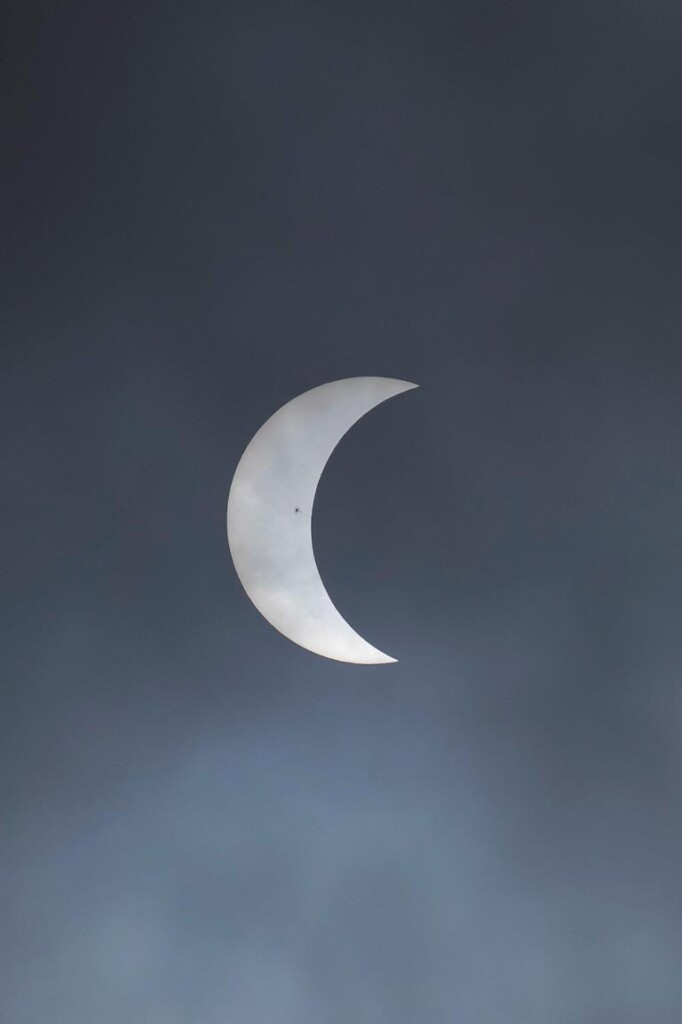eclissi solare ibrida indonesia