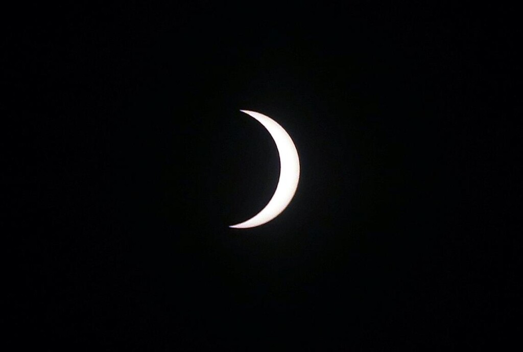 eclissi solare ibrida timor est