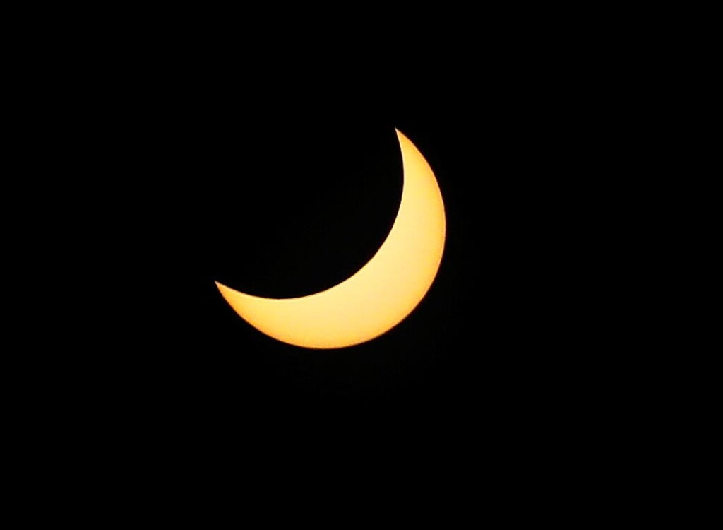 eclissi solare ibrida timor est