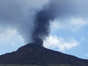 esplosione stromboli oggi 7 aprile (1)