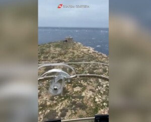 guardia costiera migranti lampione