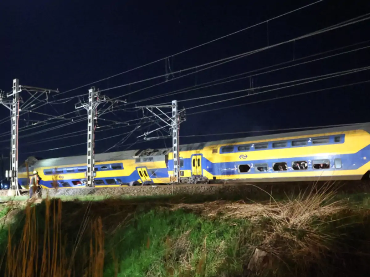 incidente treni paesi bassi olanda