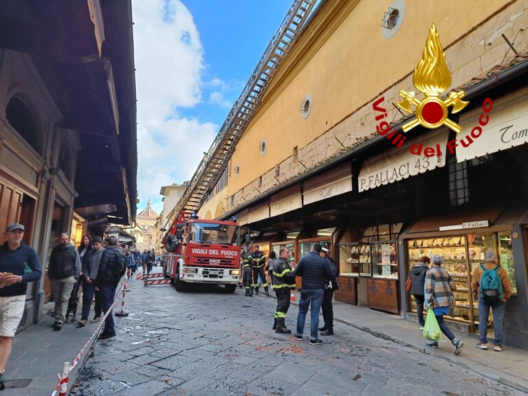 maltempo firenze danni Ponte Vecchio