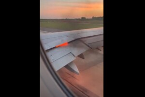 motore aereo fiamme