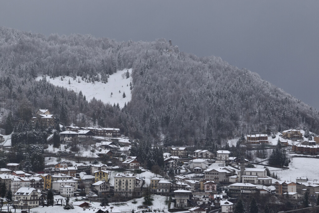 neve oltre il colle lombardia