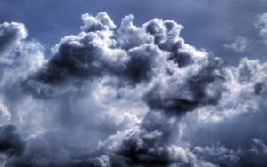 nuvole scure e agglomerati di batteri quanto pesano le nuvole