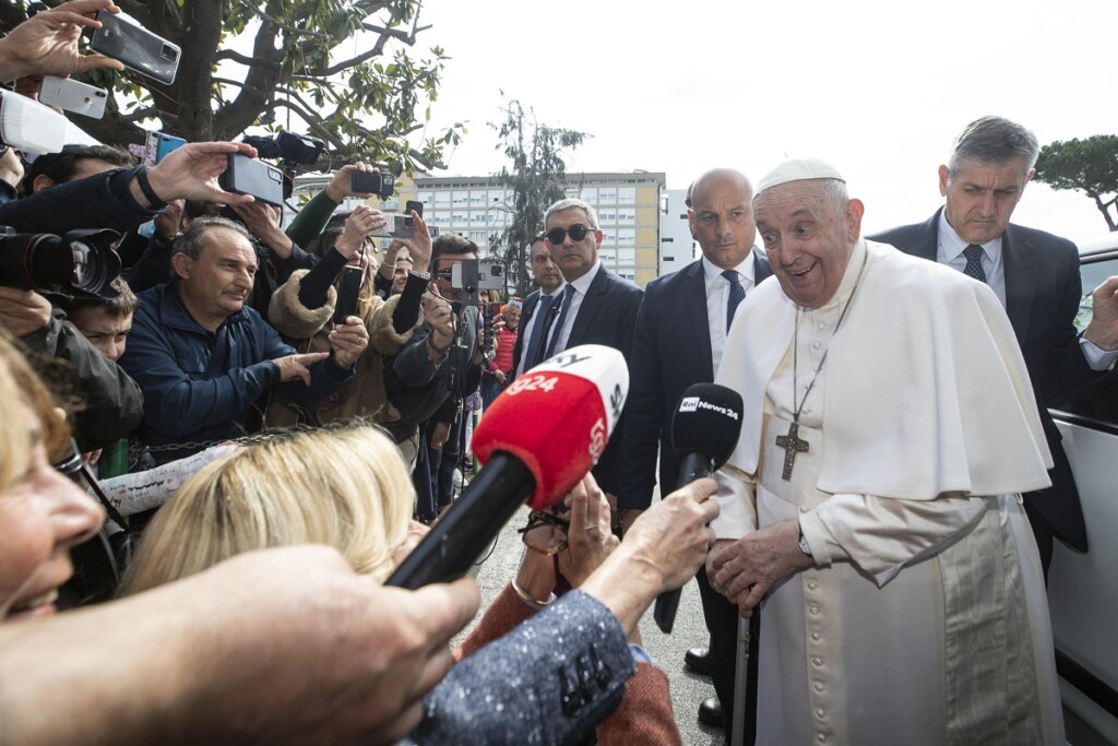 papa francesco dimesso