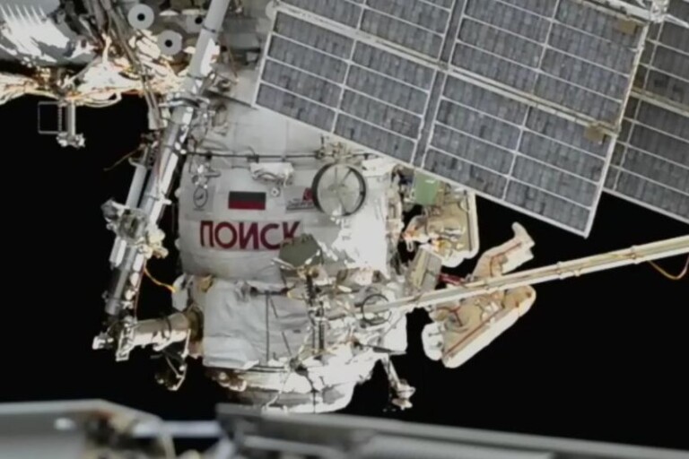 passeggiata spaziale cosmonauti russi
