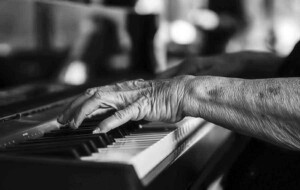 suonare pianoforte musica