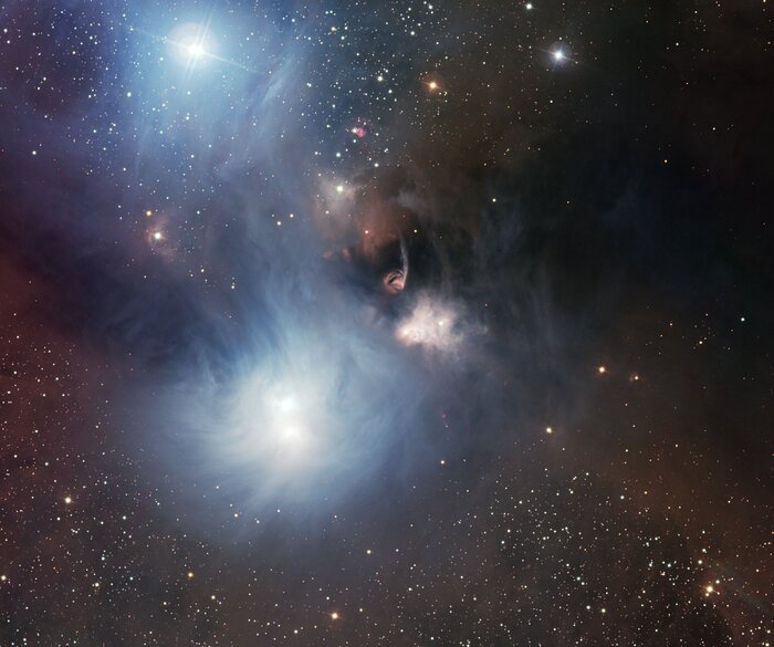 La regione di formazione stellare attorno all'ammasso stellare Coronet nella costellazione della Corona Australis