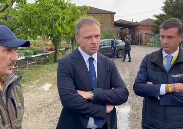ministro dell'agricoltura Lollobrigida dimostra vicinanza alla popolazione dell'Emilia Romagna provata dall'alluvione