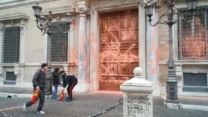 Blitz in Senato di Ultima Generazione