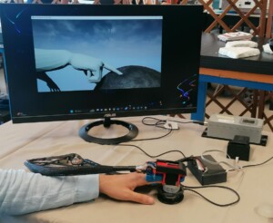 dispositivo realtà virtuale mani salute donne