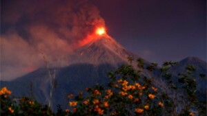 eruzione vulcan de fuego guatemala