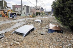 fiume Tenjin maltempo giappone (1)