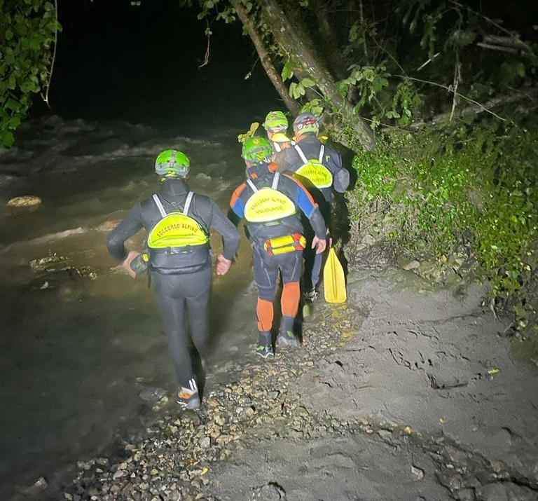 fiume lao ragazza dispersa