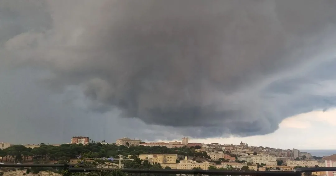 Maltempo Sardegna: forte temporale a Cagliari, pioggia mista a grandine