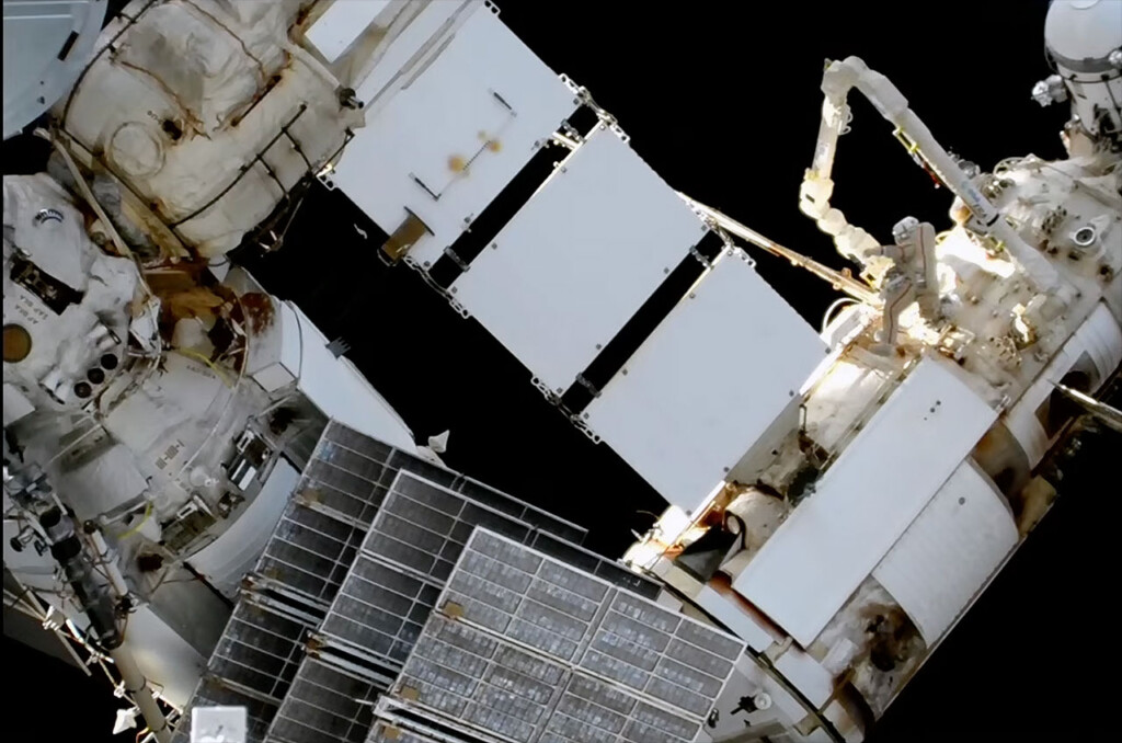passeggiata spaziale cosmonauti russi 12 maggio
