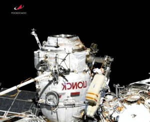 passeggiata spaziale cosmonauti russi