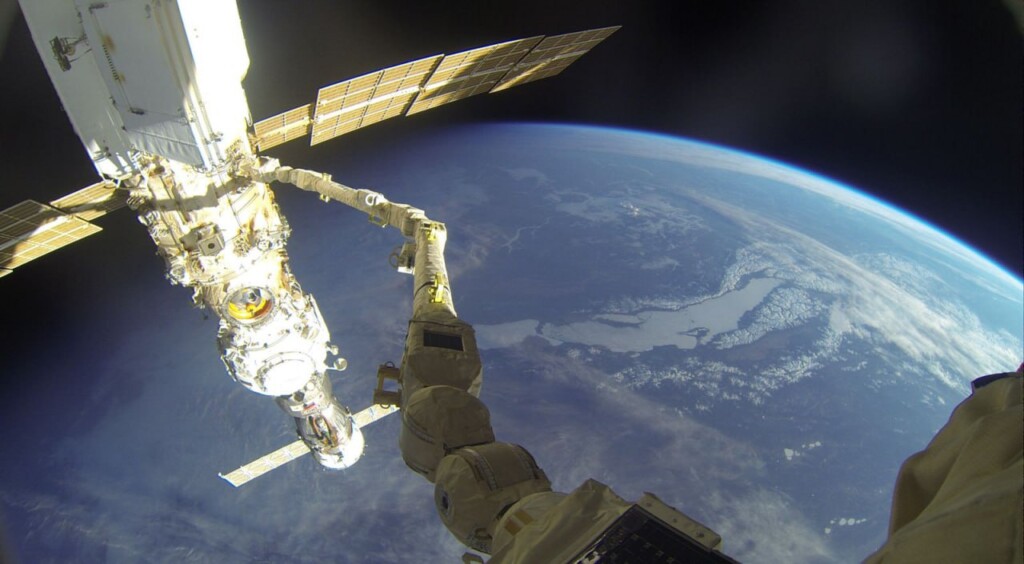 passeggiata spaziale russia 4 maggio