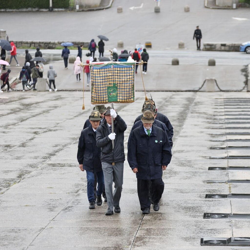 raduno alpini udine pioggia meloni