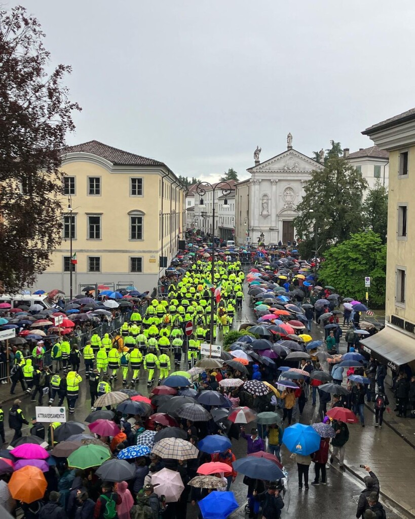raduno alpini udine pioggia meloni