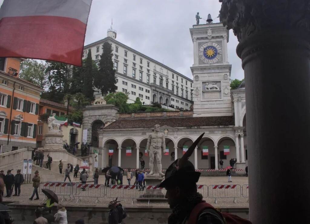 raduno alpini udine pioggia meloni