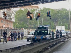 attivisti Ultima Generazione e blocco della tangenziale