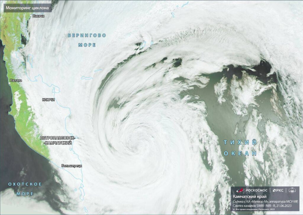 vortice ciclonico sull'Oceano Pacifico nella russa orientale