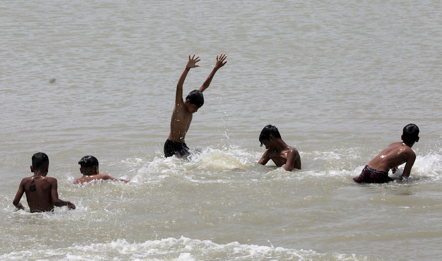 India, scatta l’allerta per ondata di caldo: oltre +42°C a New Delhi