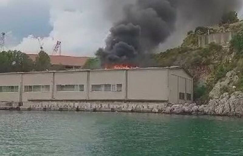 fiamme-sul-tetto-dello-stabulatore-di-santa-teresa-433097