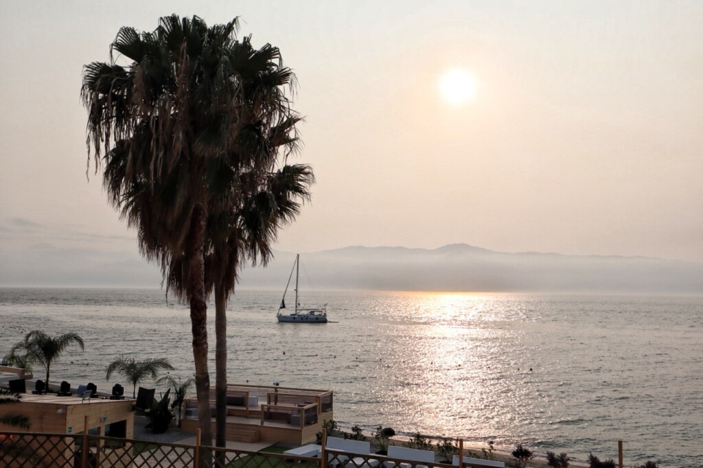foto fumo incendi canada stretto di messina 29 giugno 2023