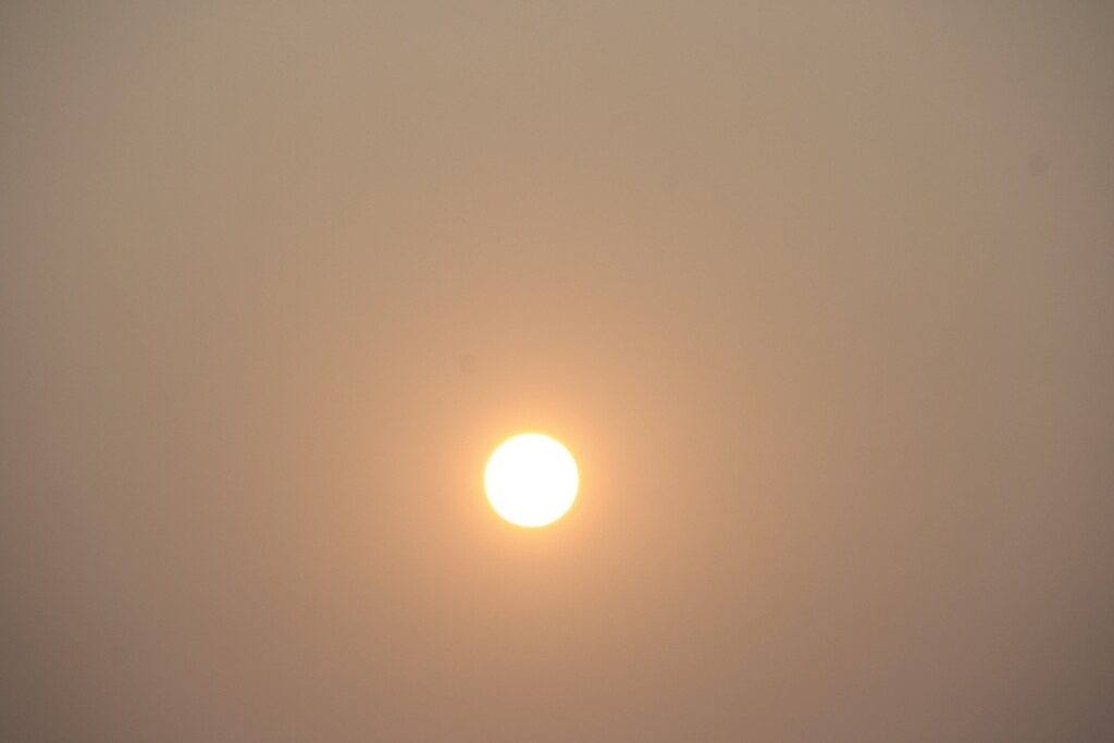 foto fumo incendi canada stretto di messina 29 giugno 2023
