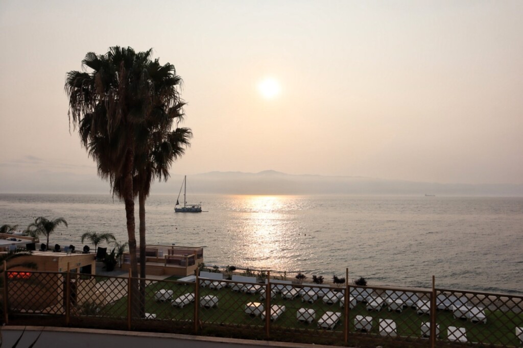 foto fumo incendi canada stretto di messina 29 giugno 2023