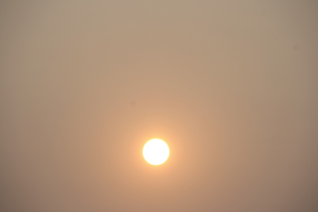 foto fumo incendi canada stretto di messina 29 giugno 2023
