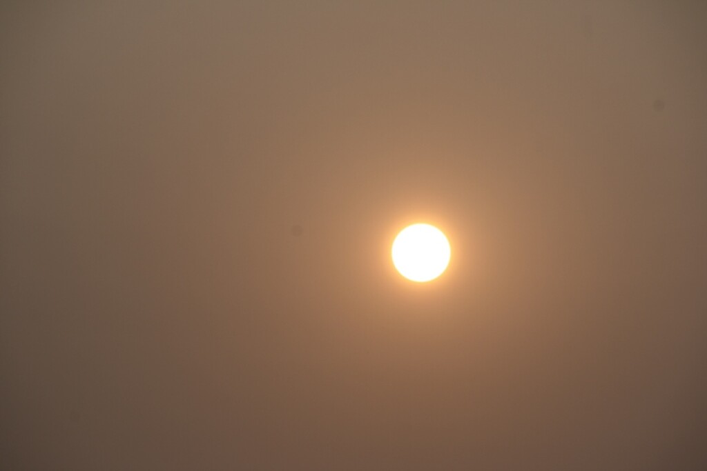 foto fumo incendi canada stretto di messina 29 giugno 2023