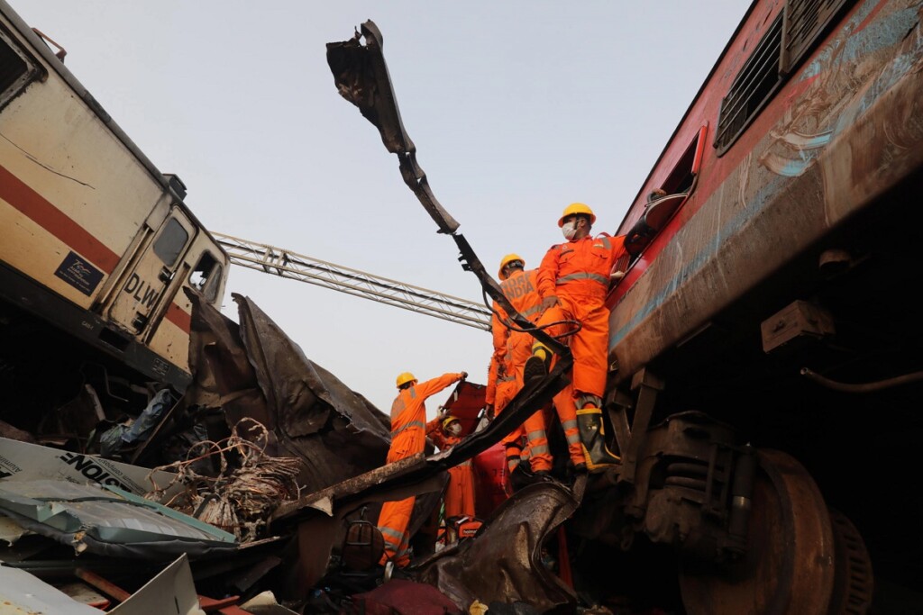 incidente scontro treni india