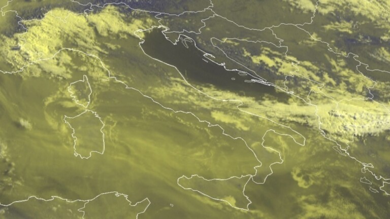satellite meteo sud italia fumo incendi canada