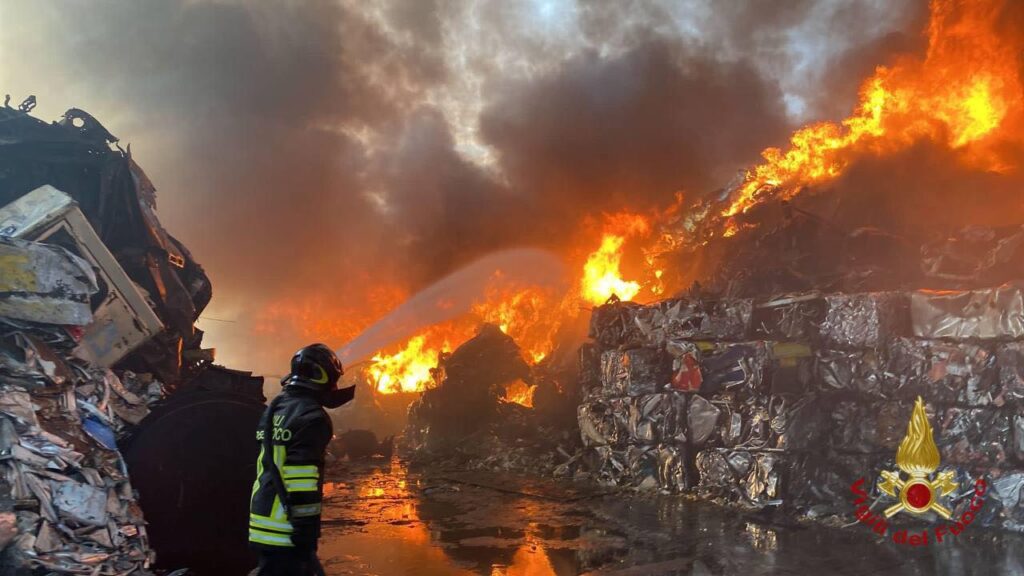 incendio a Campo Calabro nel reggino