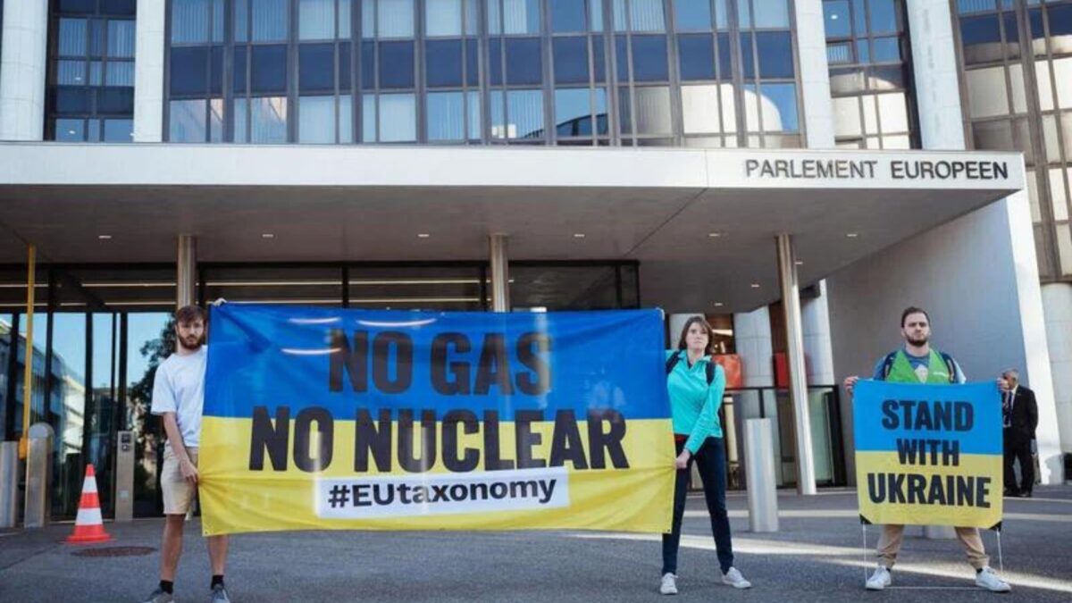 protesta Greenpeace contro nucleare