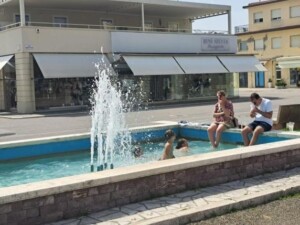 bambini fontana viareggio